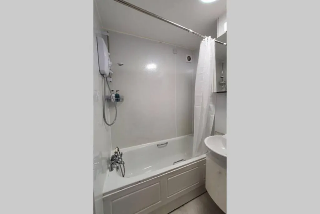 Apartment Sleeps 6 On Separate Beds, 4 Smart Tvs, Netflix United Kingdom