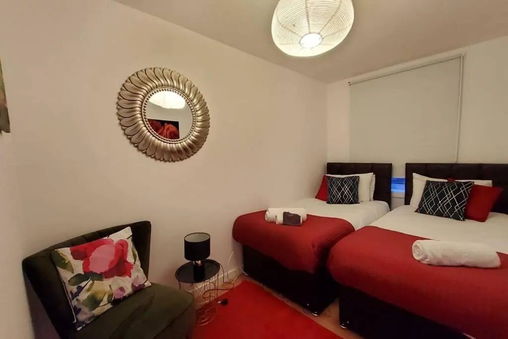 Sleeps 6 On Separate Beds, 4 Smart Tvs, Netflix 0*, Edinburgh United Kingdom