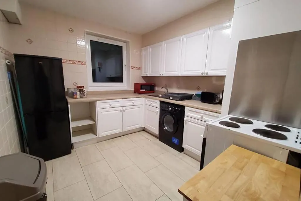 Apartment Sleeps 6 On Separate Beds, 4 Smart Tvs, Netflix