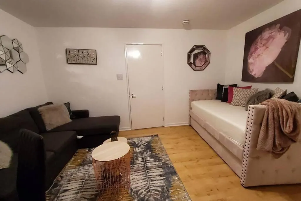 Sleeps 6 On Separate Beds, 4 Smart Tvs, Netflix Apartment Edinburgh