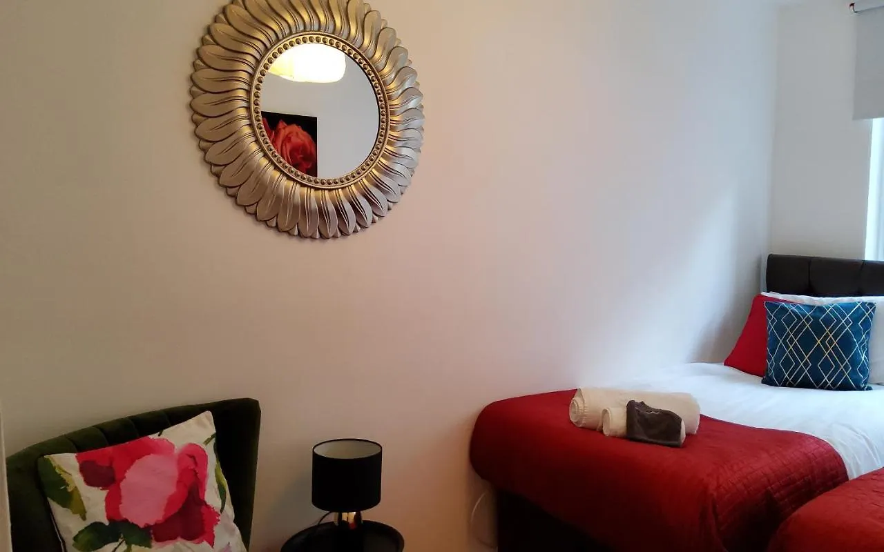 Sleeps 6 On Separate Beds, 4 Smart Tvs, Netflix 0*, Edinburgh United Kingdom