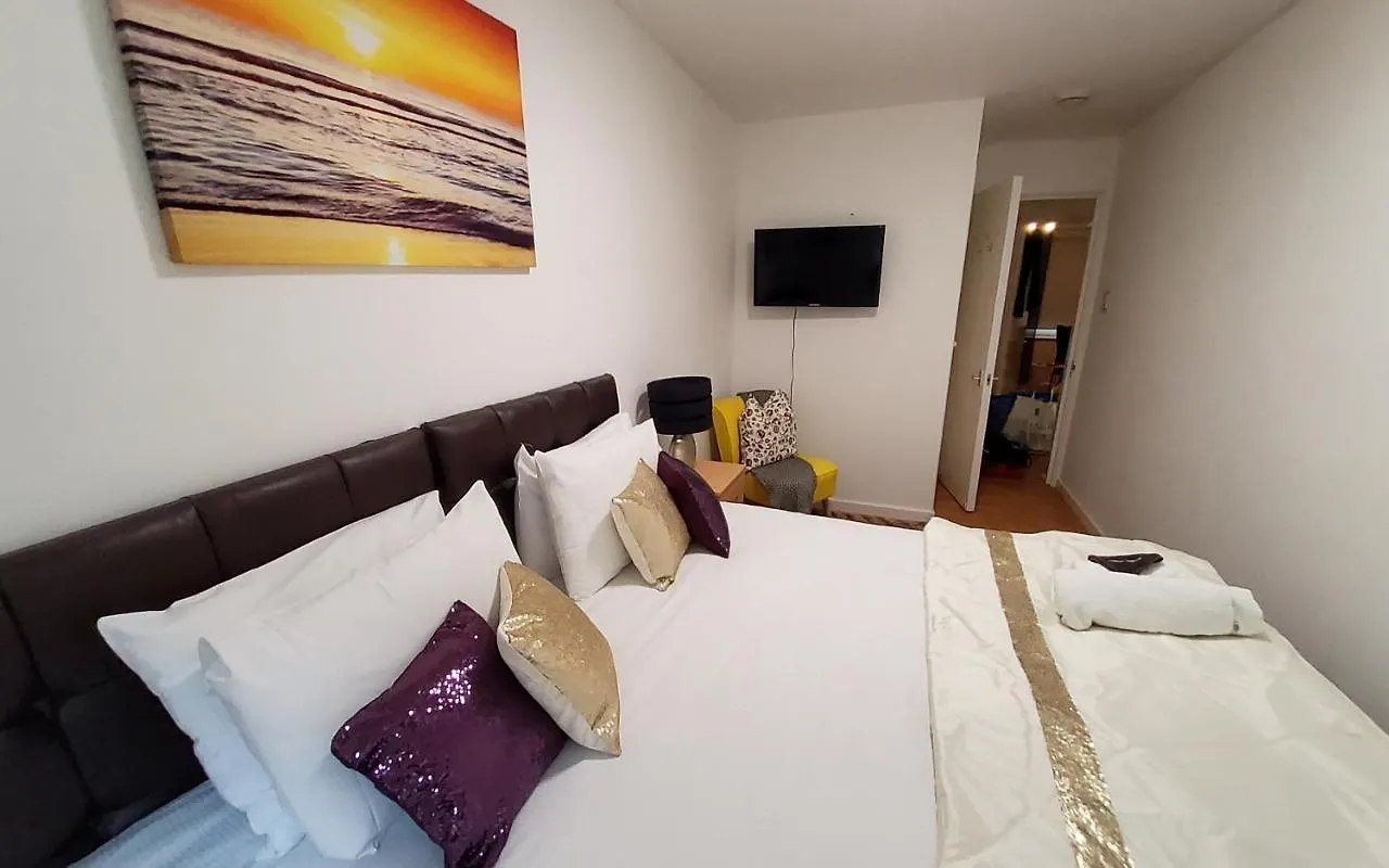 Apartment Sleeps 6 On Separate Beds, 4 Smart Tvs, Netflix United Kingdom