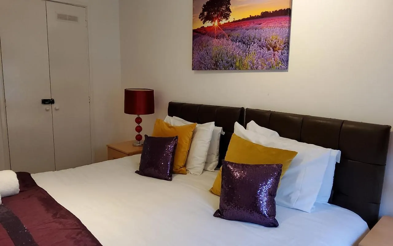 Sleeps 6 On Separate Beds, 4 Smart Tvs, Netflix 0*, Edinburgh