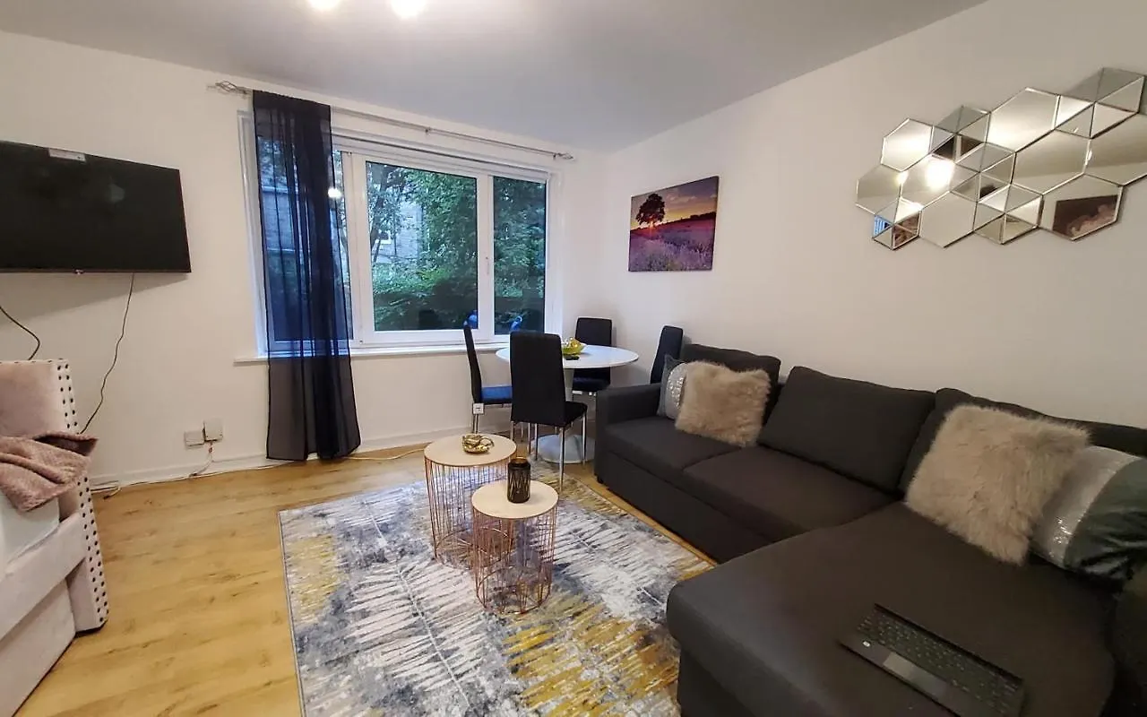 Apartment Sleeps 6 On Separate Beds, 4 Smart Tvs, Netflix