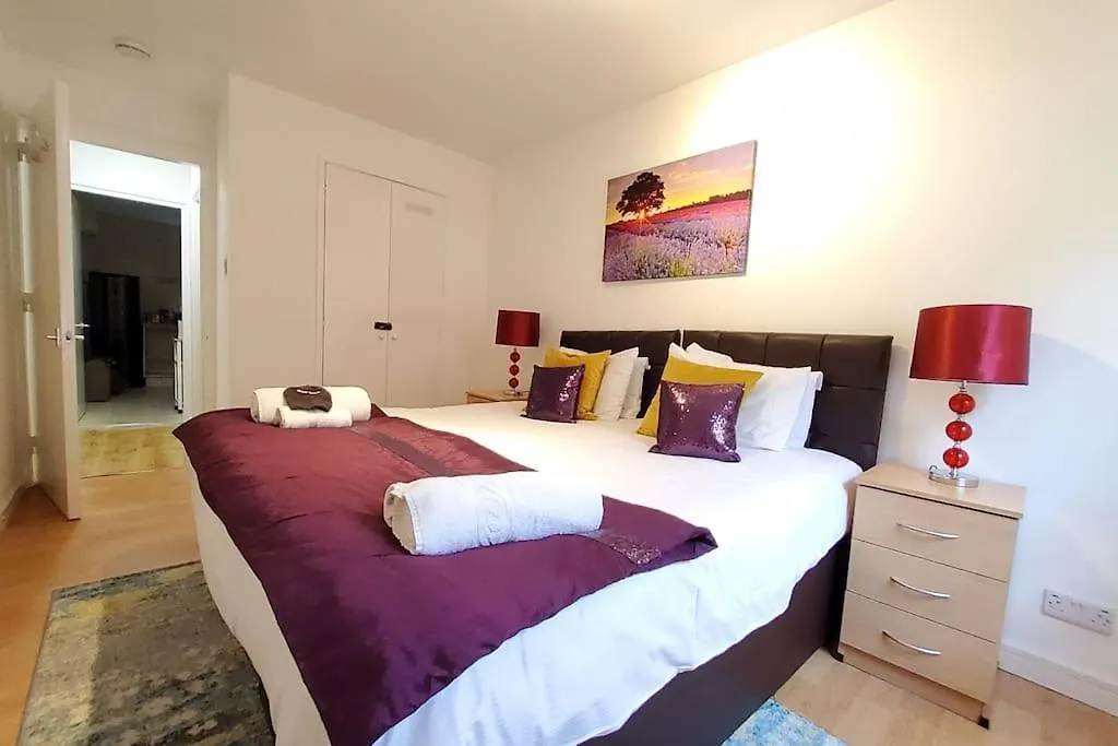 Sleeps 6 On Separate Beds, 4 Smart Tvs, Netflix location